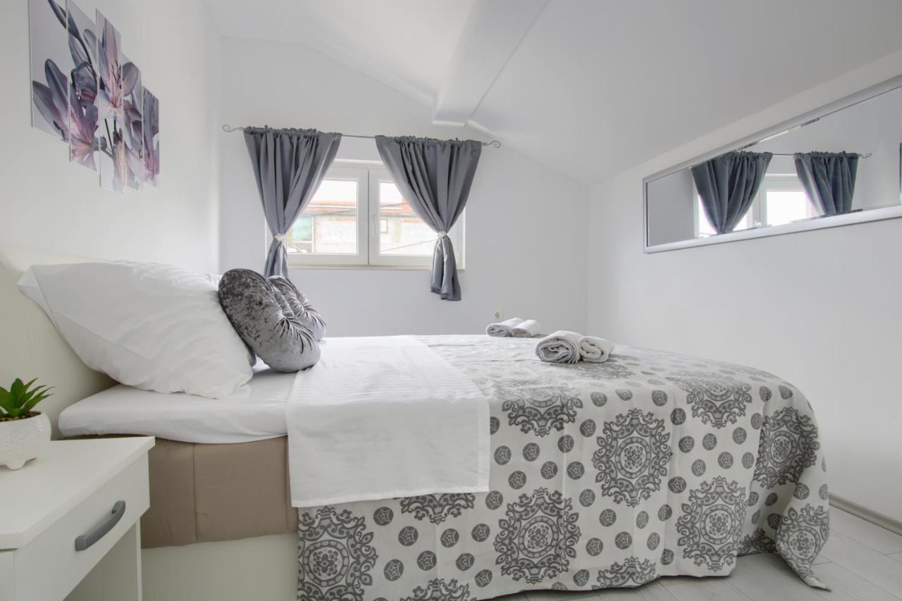 Delux Apartments Villa Mihaela Banj Luaran gambar